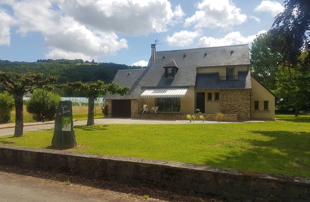 Magnificent gite les Periéres: comfortable gite with jacuzzi, air conditioning, .