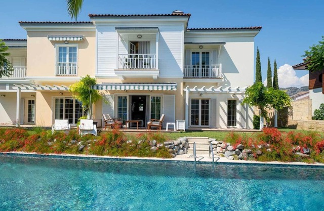 Magnificent 2BR Villa with Private Beach Access, in Portville, Göcek