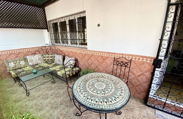 Magnificent apartment in guarded residence, large terrace, close to the souk.