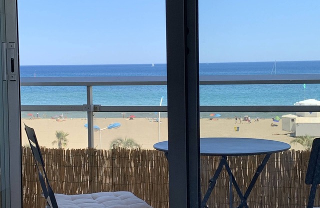 Magnificent studio sea view Canet beach 🏖