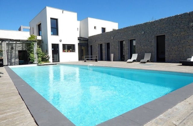 Magnificent new luxury villa with swimming pool and sauna, on the golf course