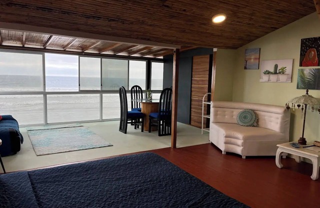 Magnificent Suite with sea view on the third floor