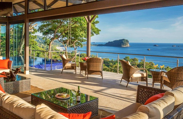 Magnificent Villa w/Spectacular Ocean Views, Gourmet Chef, Ideal for Big Groups