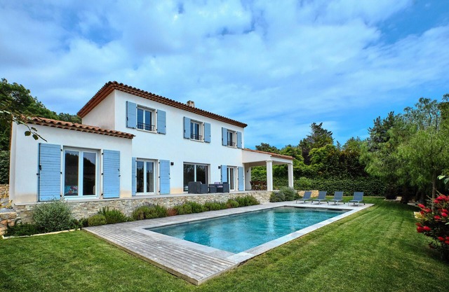 Magnificent Villa in the heart of the village of Valbonne