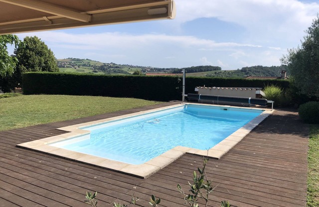 Magnificent villa with swimming pool