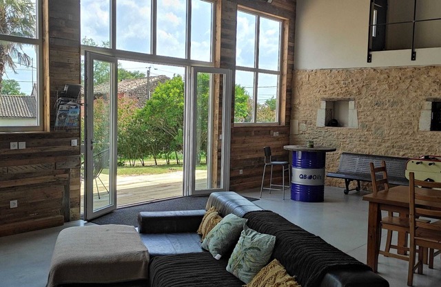 Magnifique Grange Entièrement Rénovée en Pleine Campagne