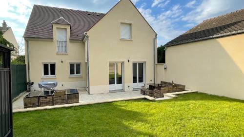Magnifique villa 12 pers - 6 chambres avec salle de bain privative au Calme - 30 min Asterix - Ecrin de charme