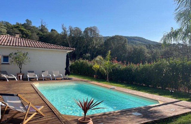 Magnifique villa récente entre mer et montagne située entre Ajaccio et Porticcio
