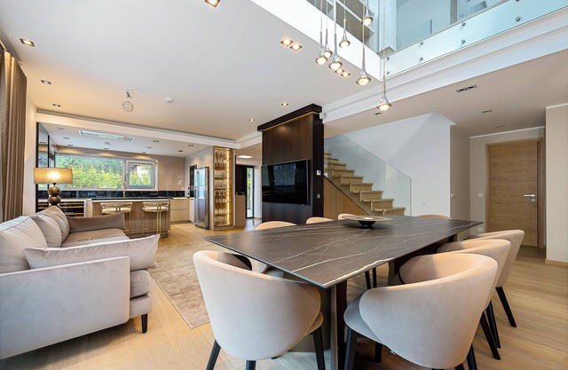 Magnolia 5-room House with Indoor Pool, Sauna and A/C