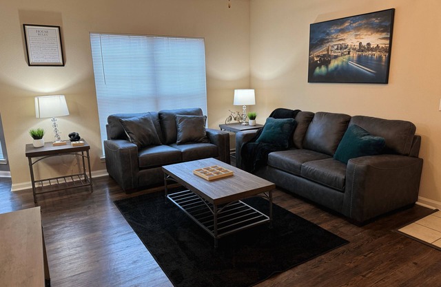 Magnolia Serenity: 2BR/1BA w/Gym, Pool, BBQ Grill