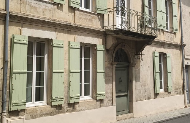 Maison de Maitre on the banks of the Dordogne