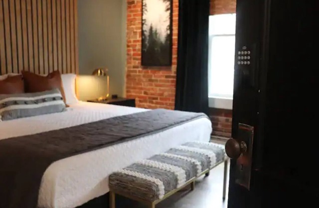 Main Street Lofts - King Suite