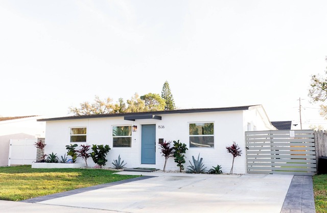 MainCasa- Plunge Pool+Dog Run