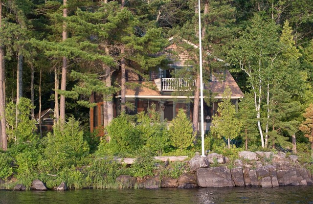 Maine Luxury Lakehouse Awaits your Visit-Days are Simple and Relaxed.
