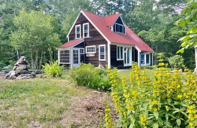 Maine Post and Beam Country Cottage