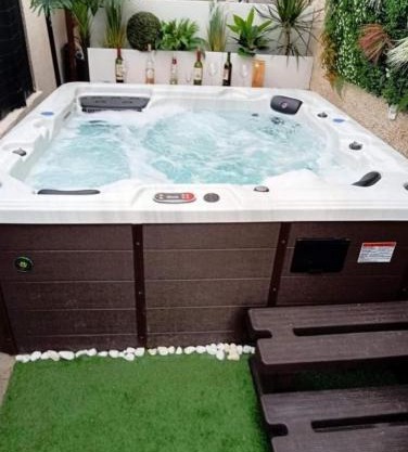 Maison 10 pièces Spa jacuzzi Paris Airport CDG jardin arboré clos