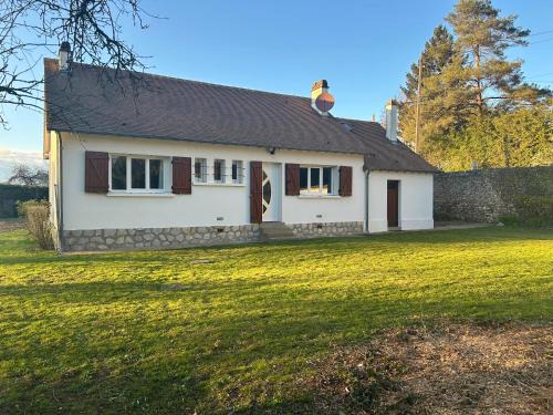 Maison au calme avec spa et rivière à côté de CHARTRES