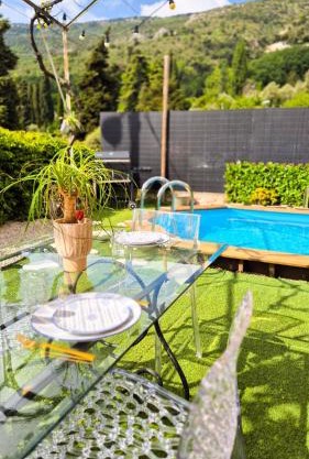 Maison au calme avec piscine, terrasse, BBQ