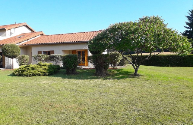 Maison au Calme Dans une Campagne Dynamique, Sport et Nature