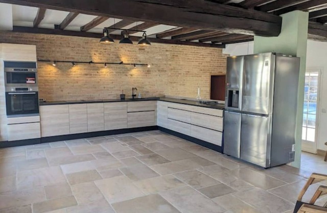 Maison Avec Grand Jardin, Piscine et Jacuzzi