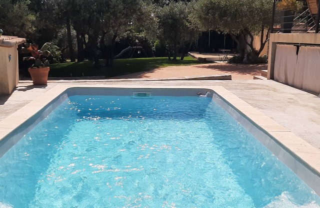 Maison Avec Grand Jardin et Piscine Dans Quartier Calme