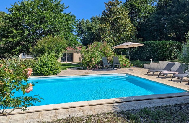 Maison avec piscine et etang