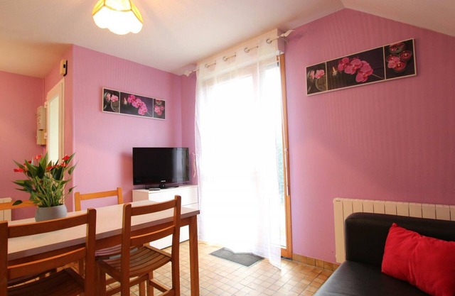 "Maison côtière avec jardin, Wi-Fi, acceptant les animaux, à 50m de la mer, Surtainville"
