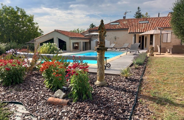 Maison Campagne Dans Site Reposant ! Avec DE Beaux Espaces DE VIE ! Piscine