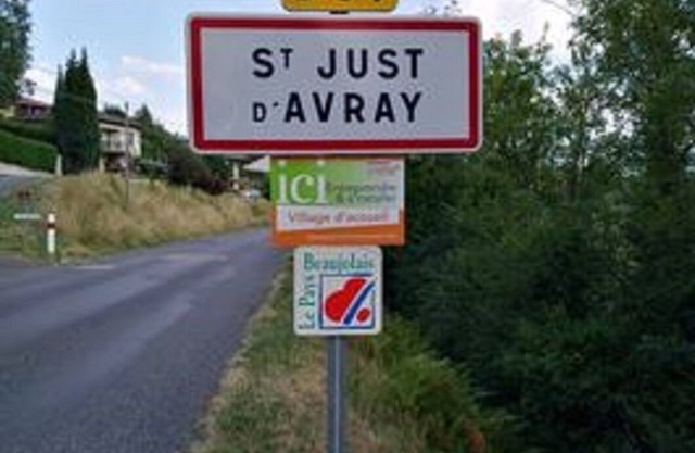 Maison Dans Village du Beaujolais de 800 Âmes