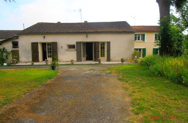 Maison Dans Petit Village Tranquille Pres DES Chateaux