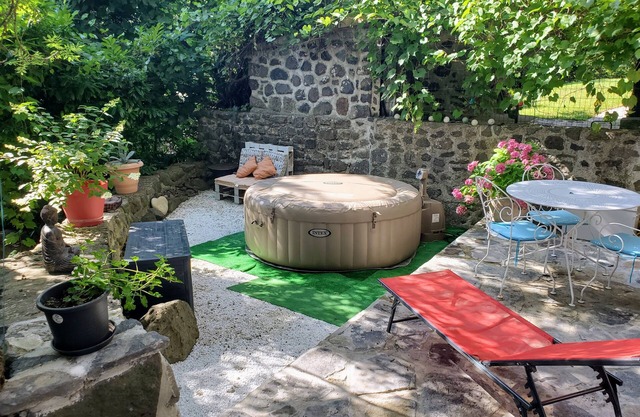 Maison de Campagne Ardéchoise Typique Avec Spa