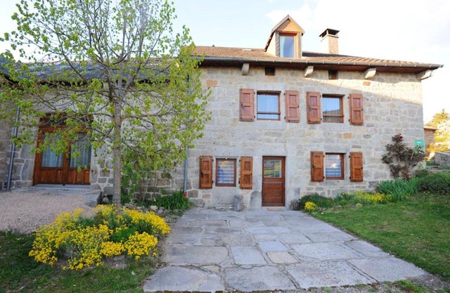 Maison de charme avec vue sur la montagne à Albaret-Sainte-Marie