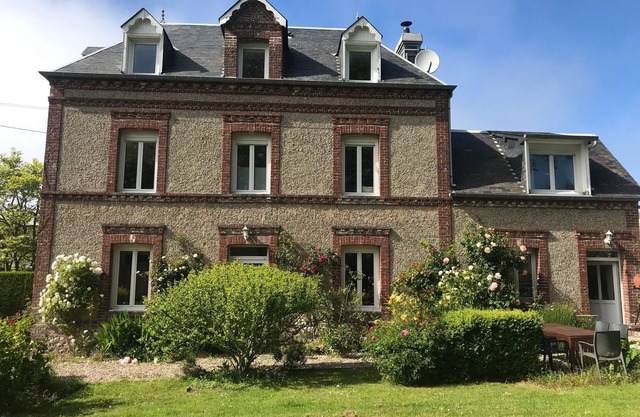 Maison de Maître, Jardin Chatoyant, Village Toutes Commodités au Bord de la mer