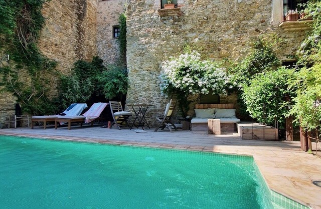 Maison de Village 10/12 Personnes Piscine à 20 Minutes de Gérone et de Lescala