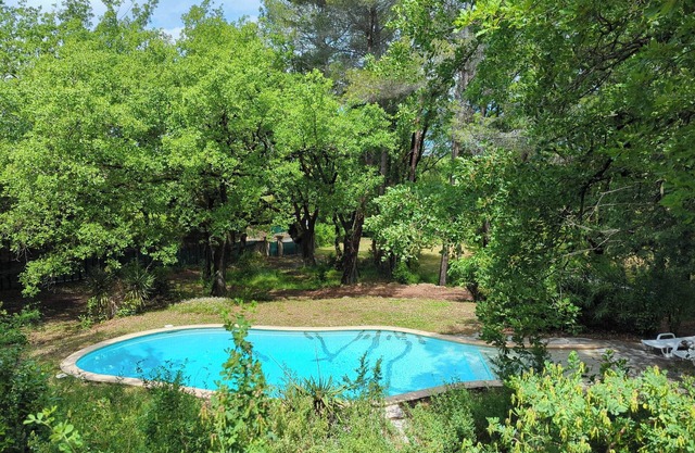 Maison de Vacances Grand Jardin et Piscine a Chateauneuf de Grasse