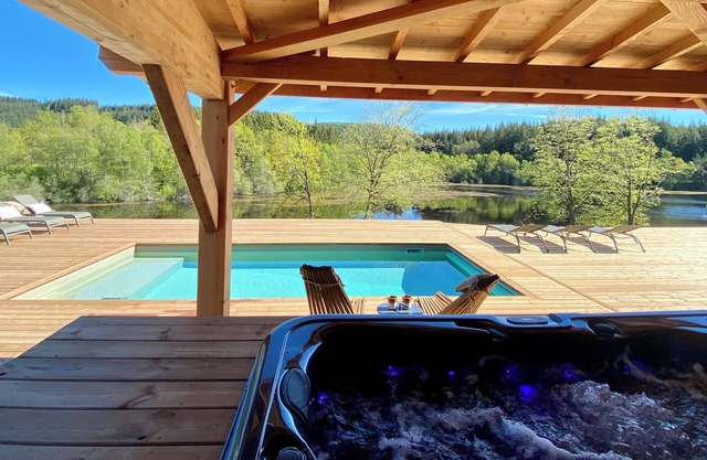 Maison de Vacances Avec Piscine et Spa Domaine de la Voûte 8/10 Personnes