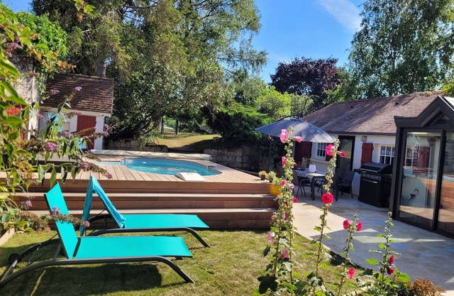 Maison de village avec grand jardin à 1h de Paris/Private Family village house