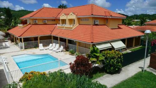 Maison en résidence privée avec piscine accès plage