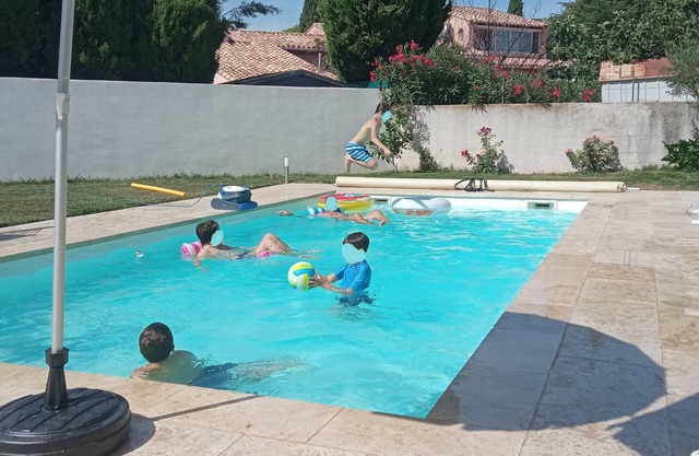 Maison Familiale Avec Piscine au Cœur de la Provence