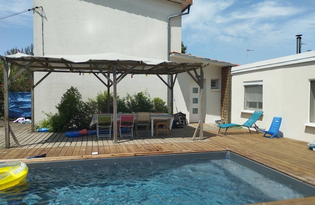 Maison Familiale Avec Piscine et Trampoline