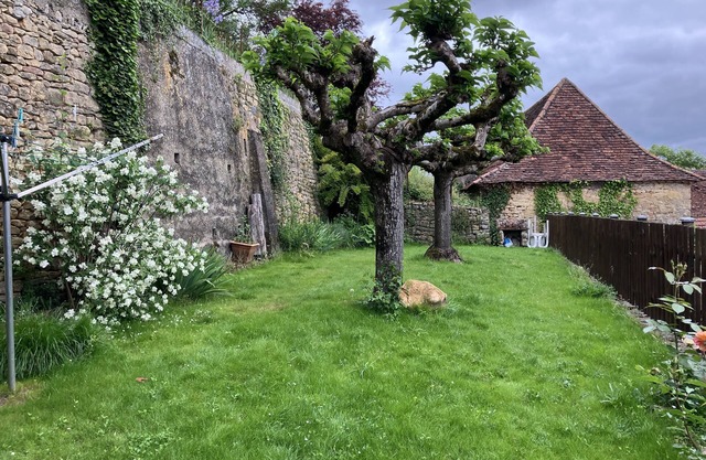Maison familiale périgourdine, Limeuil : dépendance, patio, jardin, vue Dordogne
