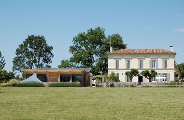 Maison de Maitre with Indoor Pool, 20 minutes to the beach