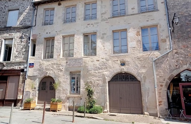 MAISON GAY LUSSAC St LEONARD DE NOBLAT