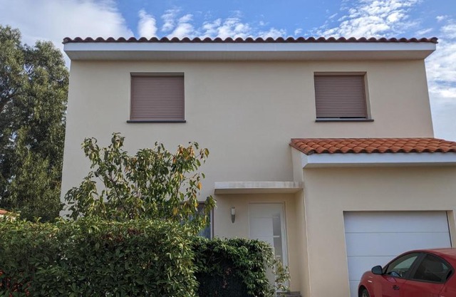 Maison, mer et montagnes