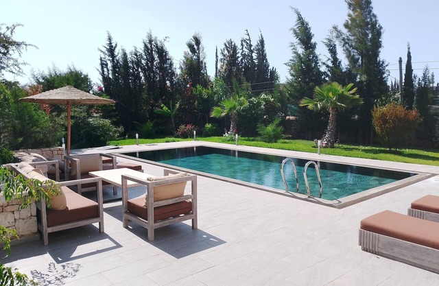 Maison Moderne Avec Piscine & Jardin, SANS Vis à Vis