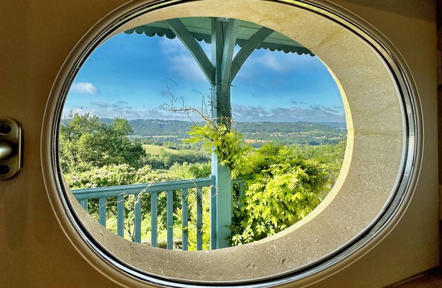 Maison Oléa - "Pourpre" guest room overlooking the Vézère valley