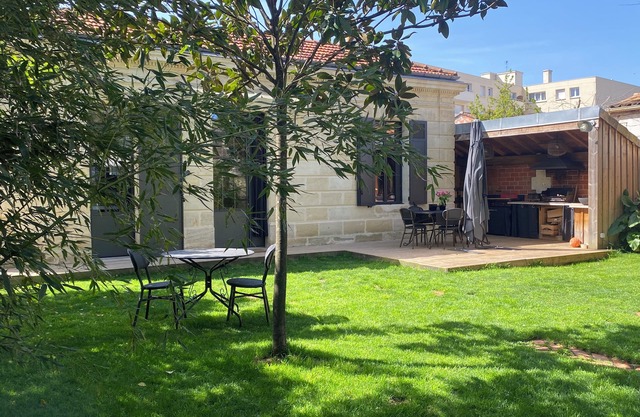 Maison Pierre 3 bedrooms with swimming pool Bordeaux Near Stade Chaban Delmas
