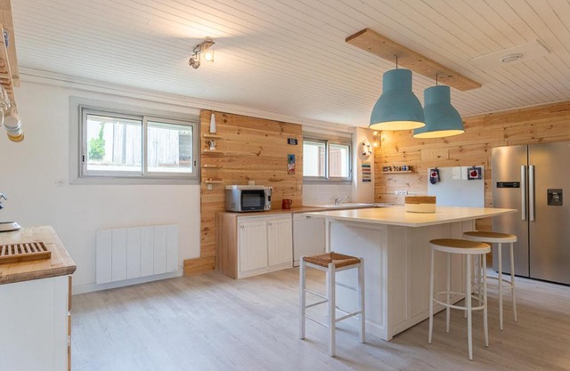 Maison rénovée 100m de l'océan avec jardin clos, 5 ch., 3 sdb, pour 12 personnes, WiFi - FR-1-50-94