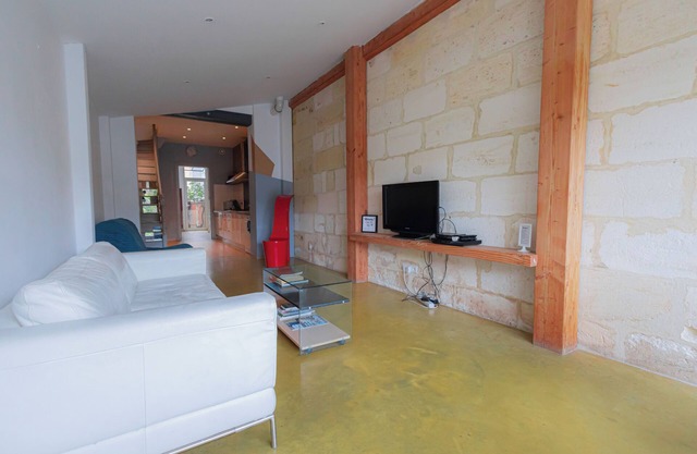 Maison Spacieuse Avec Jardin et Garage