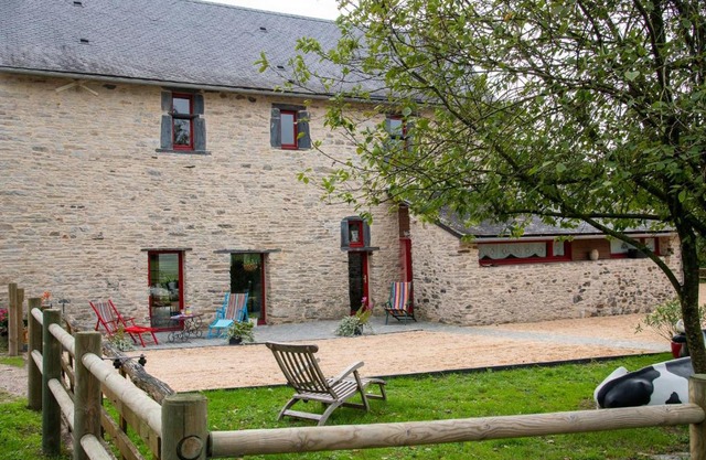 Maison spacieuse avec piscine chauffée, jardin clos et équipements de loisirs en pleine campagne - FR-1-306-1114